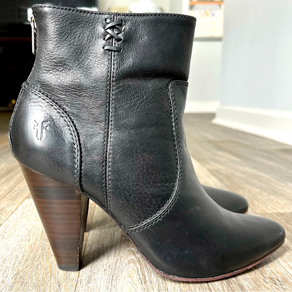 FRYE Regina Heel Bootie - Size 7M